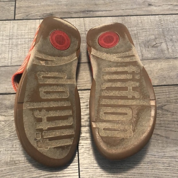 Fitflop unisex in a orange and cream striped color with a heel & wobble board - Picture 6 of 12